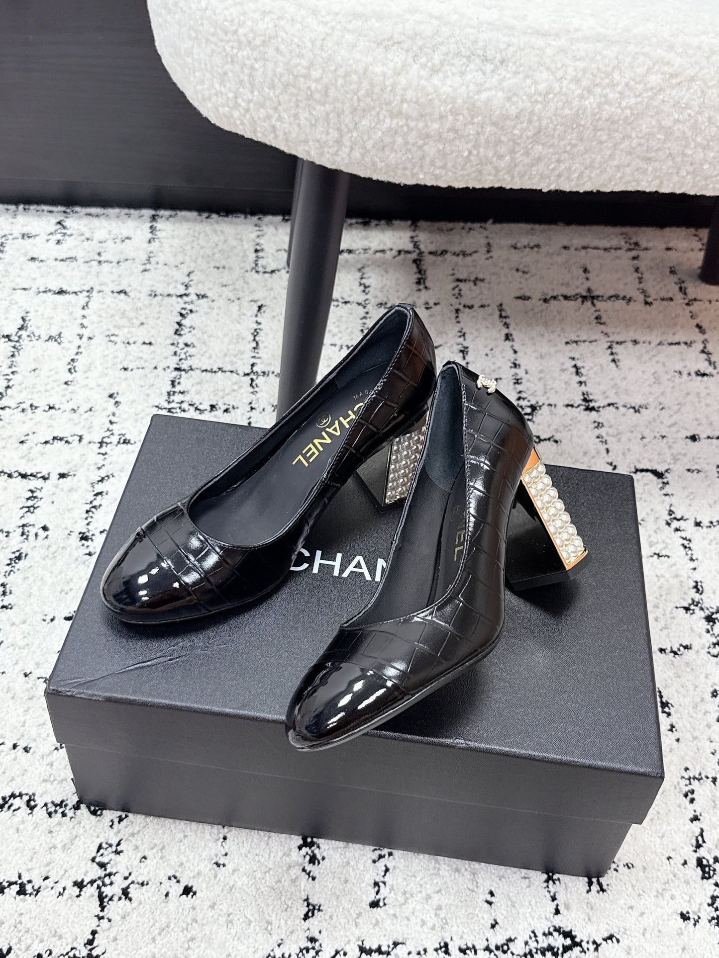 CC SS26 Pump Black Crocodile Embossed Patent Calfskin 679031