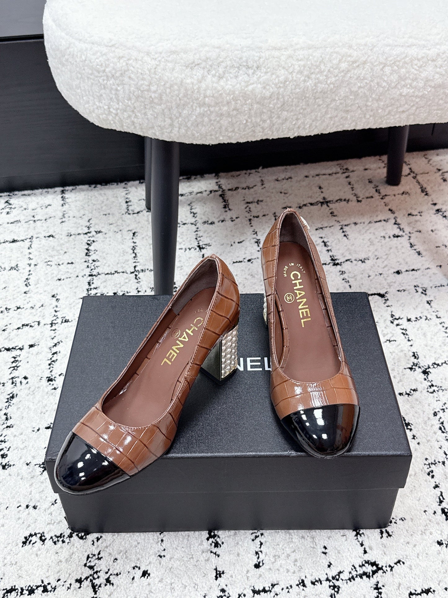 CC SS26 Pump Black Brown Crocodile Embossed Patent Calfskin 679032