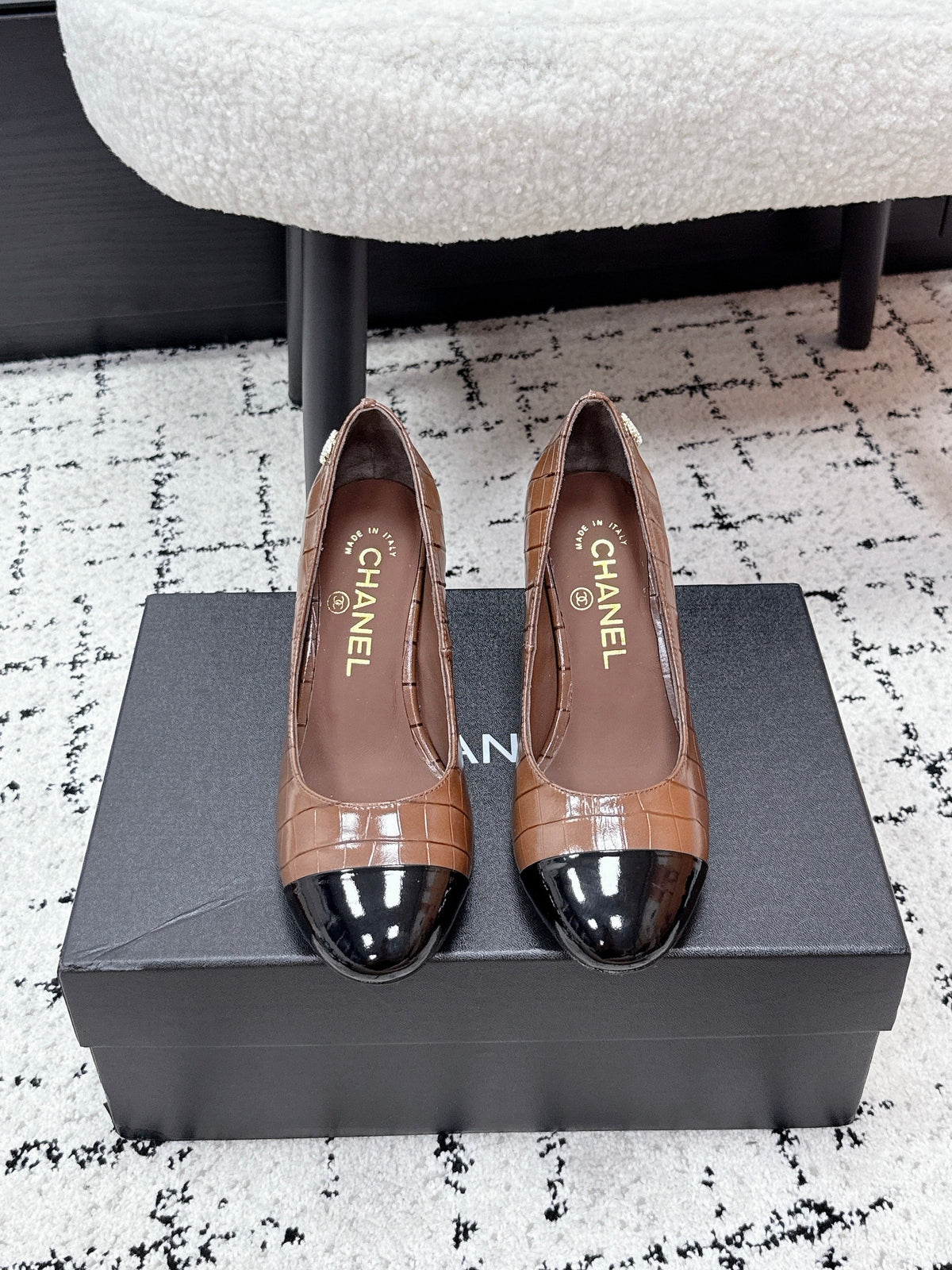 CC SS26 Pump Black Brown Crocodile Embossed Patent Calfskin 679032