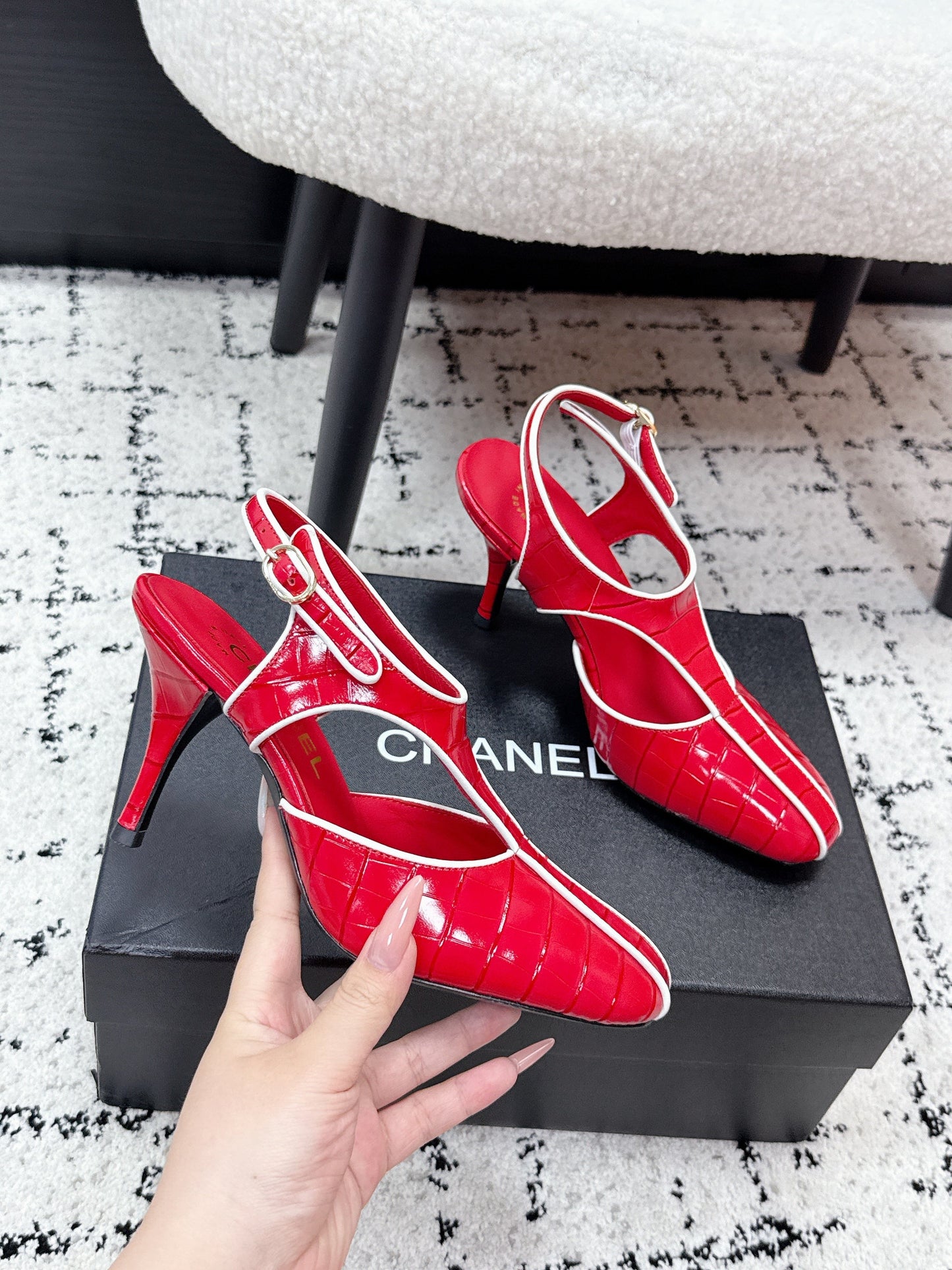 CC SS26 Slingbacks 9.5cm Red White Crocodile Embossed Patent Calfskin 679035