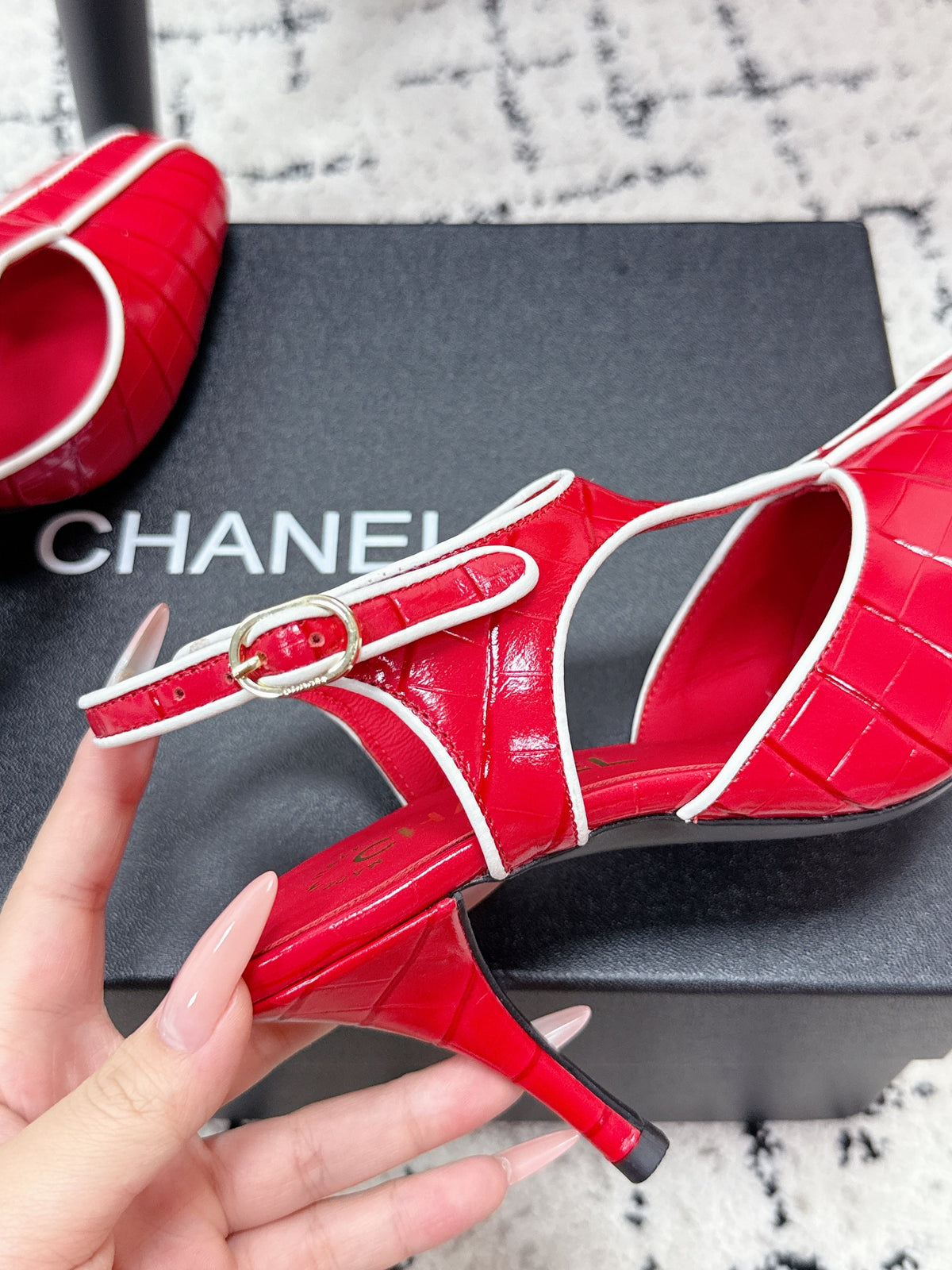 CC SS26 Slingbacks 9.5cm Red White Crocodile Embossed Patent Calfskin 679035