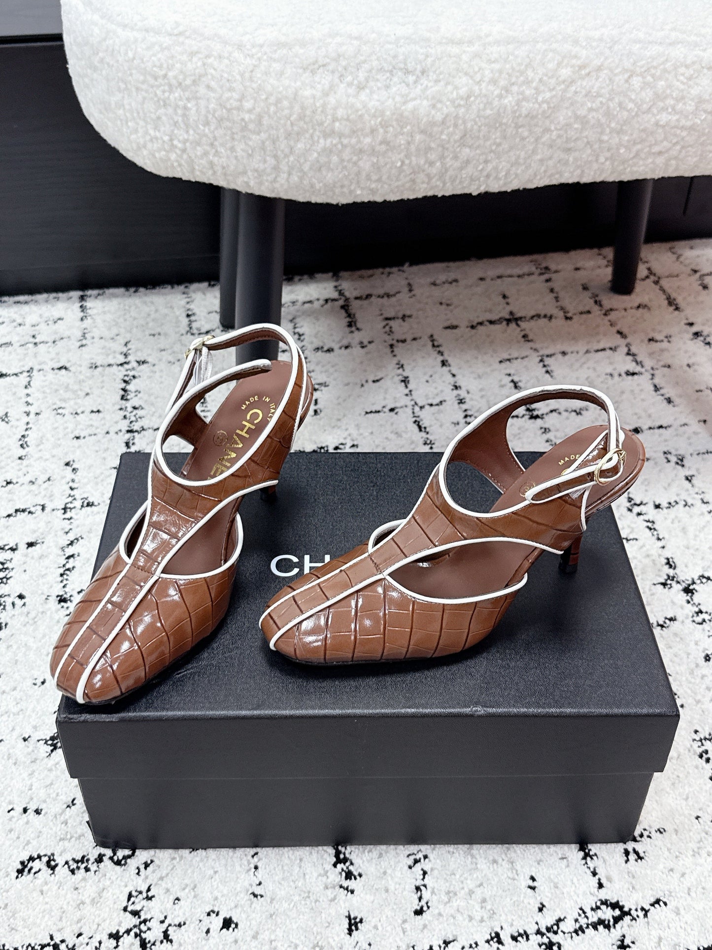 CC SS26 Slingbacks 9.5cm Brown White Crocodile Embossed Patent Calfskin 679036