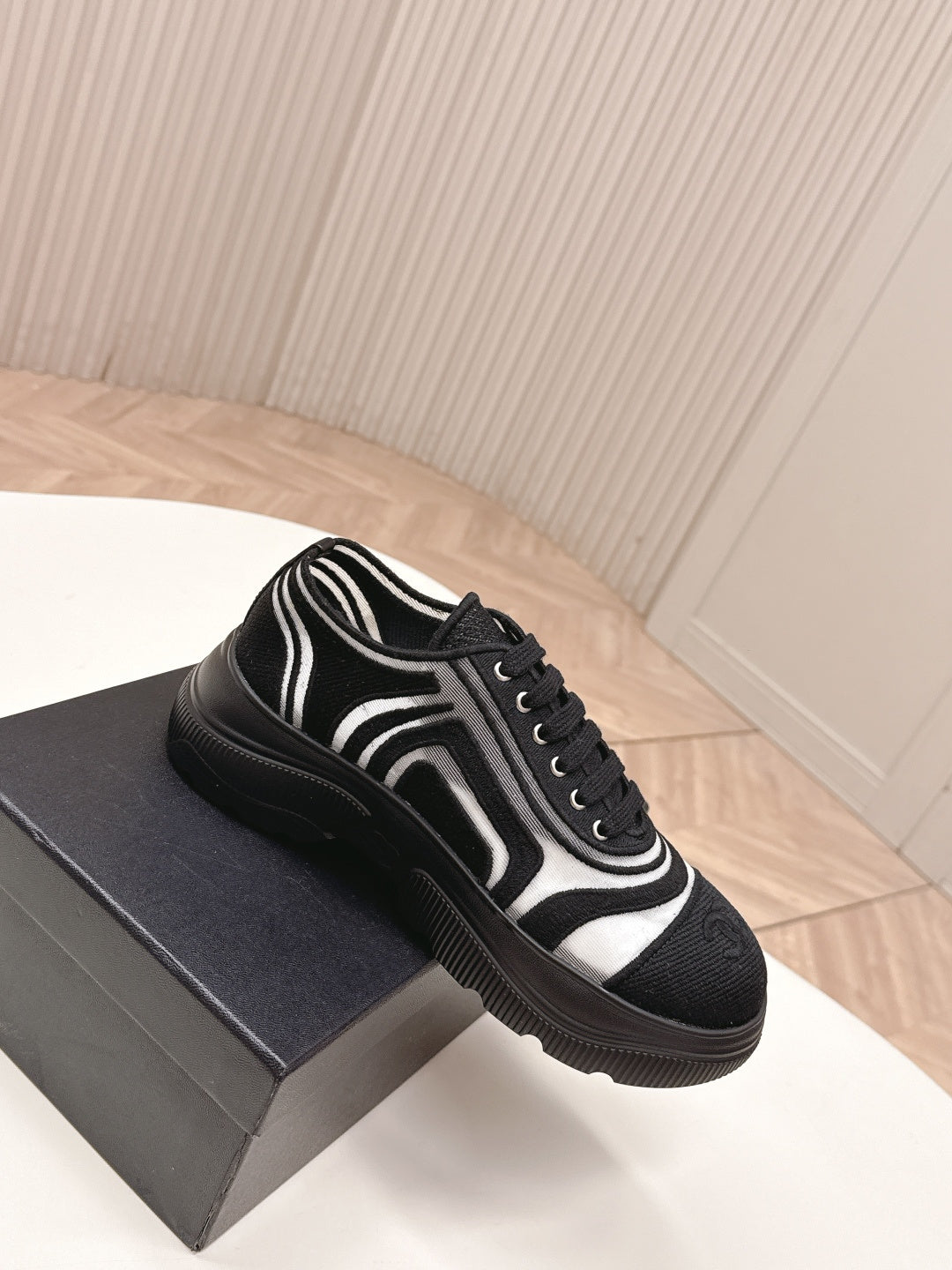 CC 26s Sneaker Black Mesh Fiber 612015