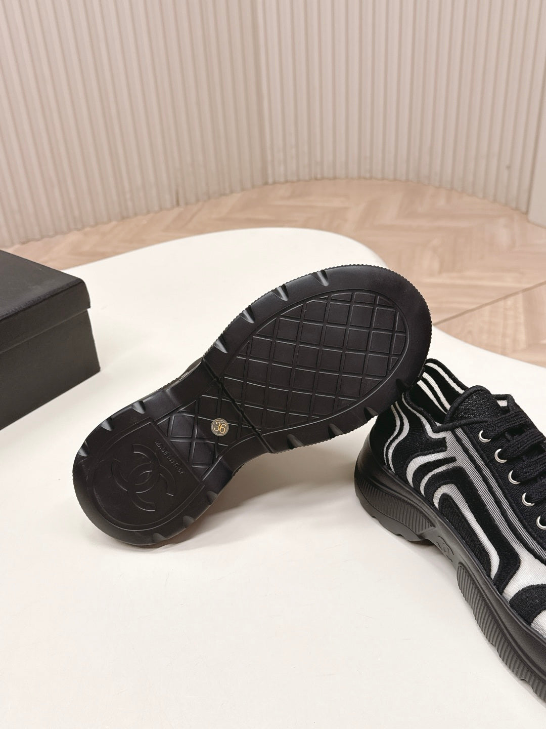 CC 26s Sneaker Black Mesh Fiber 612015