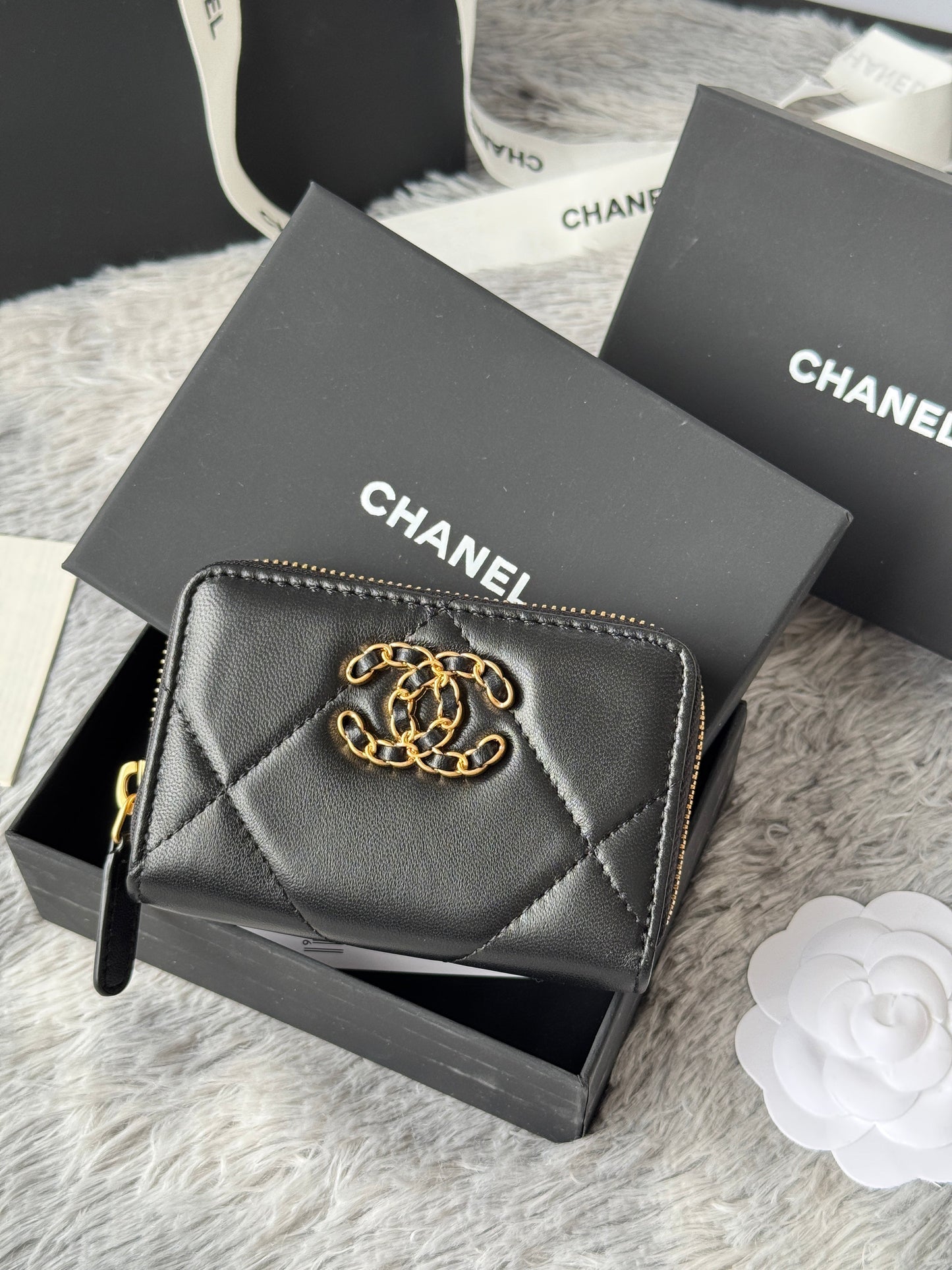 CC 19 Quilted Zipper Coin Purse Black Gold-Tone Sheepskin 242800