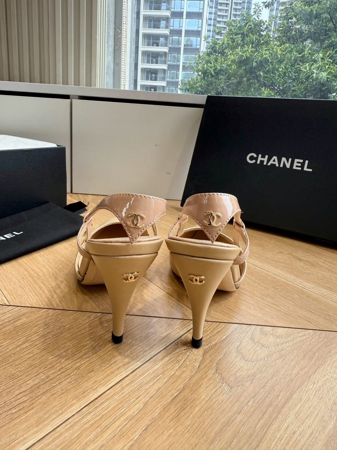 CC 26s Boutique Slingback Beige Suede Patent Leather 933118