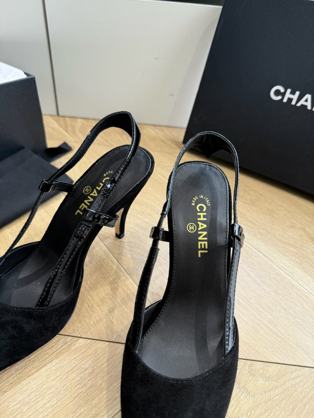CC 26s Boutique Slingback Black Suede Patent Leather 933120
