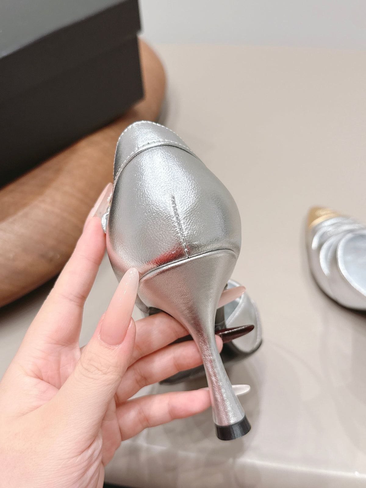 CC 26s Pointed-toe Slingback 9.5cm Sliver Gold Sheepskin 876259