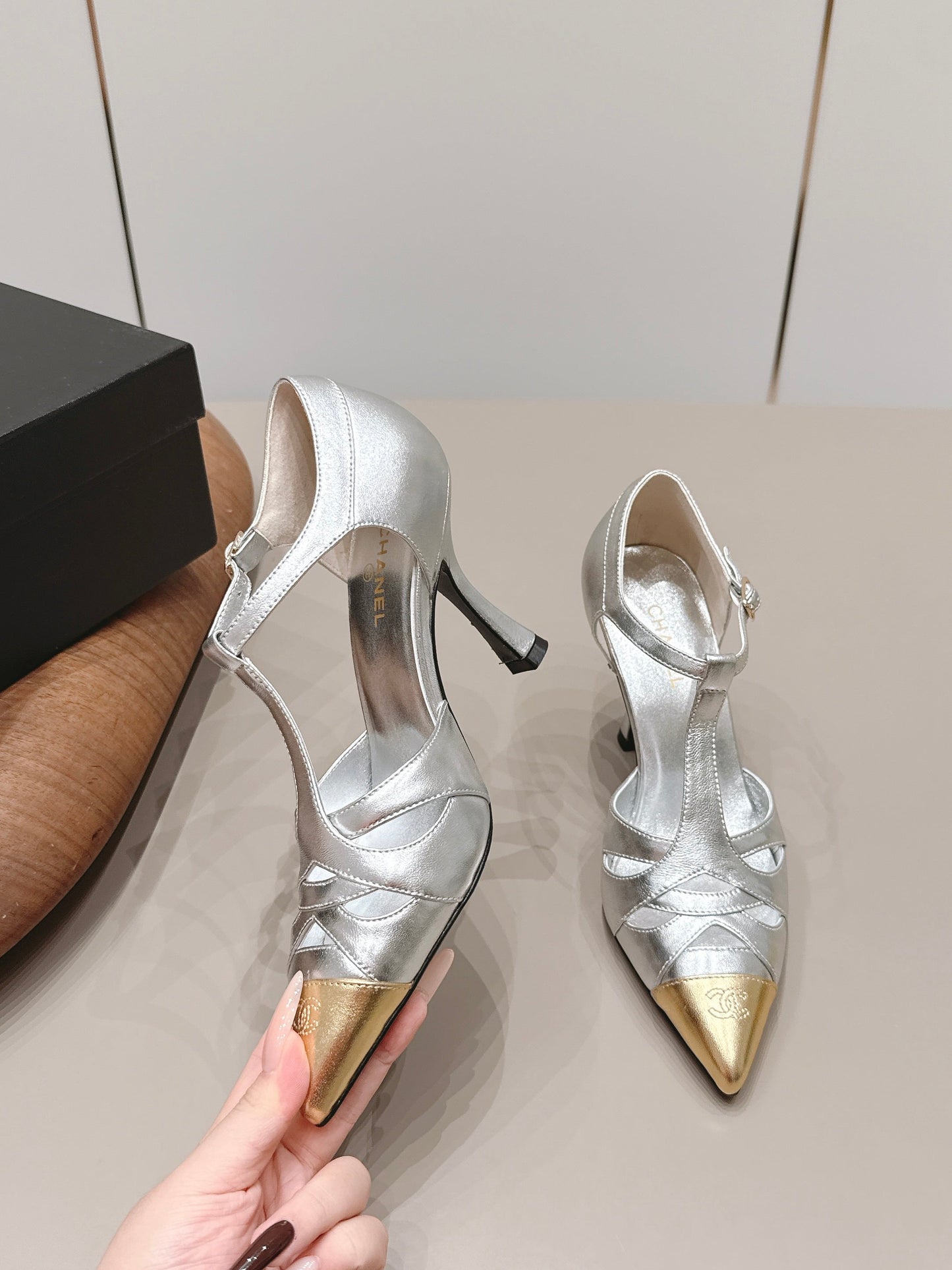 CC 26s Pointed-toe Slingback 9.5cm Sliver Gold Sheepskin 876259