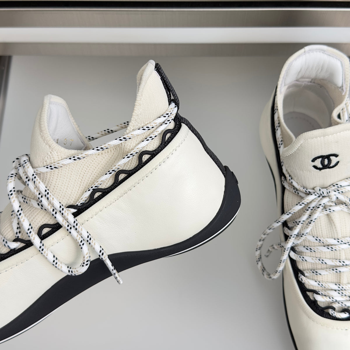 CC 26s Métiers d’art 2026 Sneakers White Sheepskin Fibers 869407