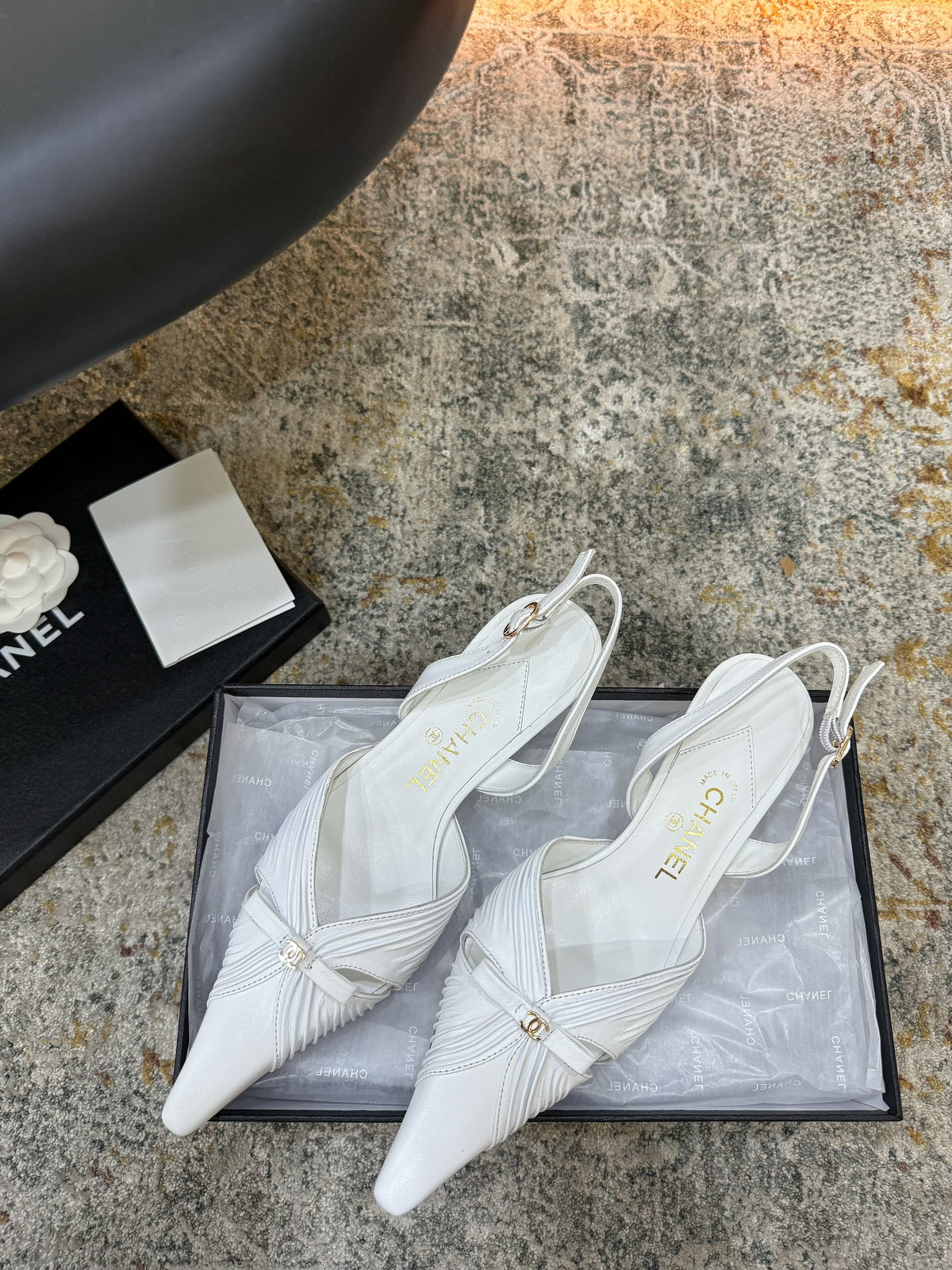 CC 26 𝑭𝑾 Pointed Toe Back Strap Slingback 6.5cm White Sheepskin 892576