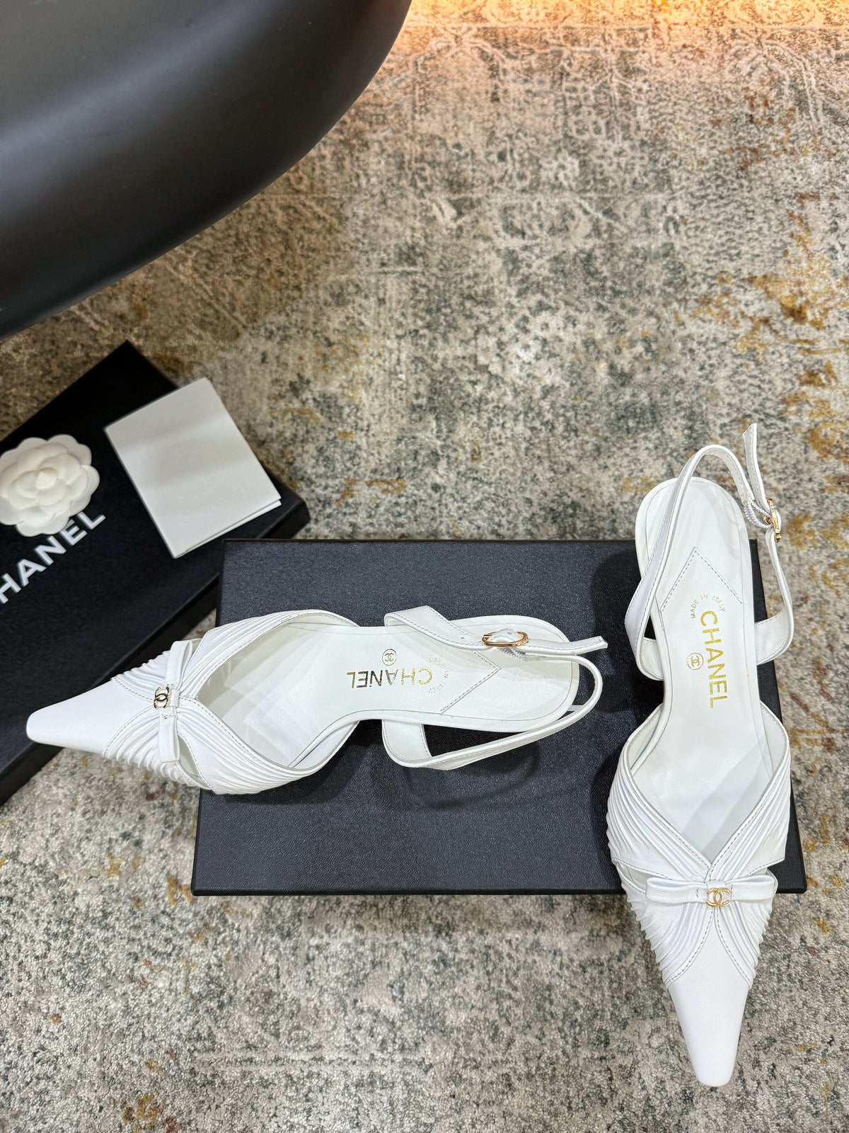 CC 26 𝑭𝑾 Pointed Toe Back Strap Slingback 6.5cm White Sheepskin 892576