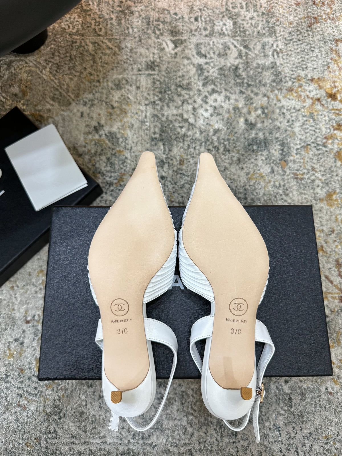 CC 26 𝑭𝑾 Pointed Toe Back Strap Slingback 6.5cm White Sheepskin 892576