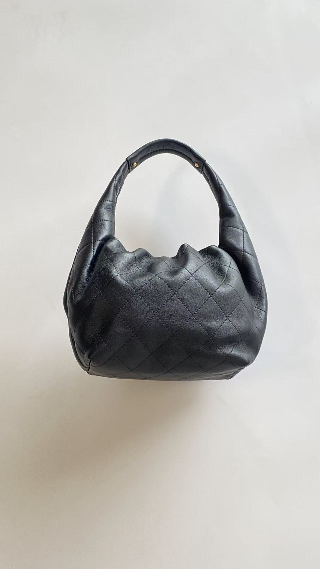 Chanel 26C HOBO BAG DRAWSTRING LEATHER