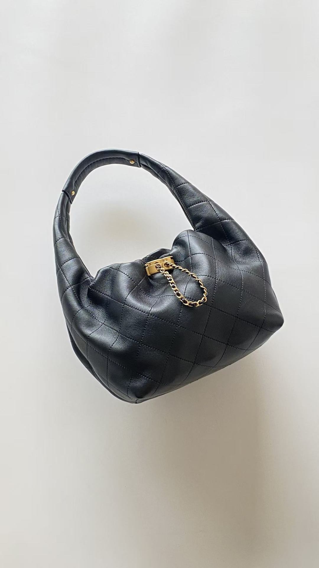 Chanel 26C HOBO BAG DRAWSTRING LEATHER