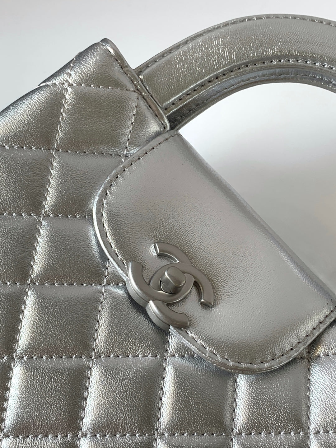 cc 24a nano 19cm kelly shopper bag sliver metallic lambskin