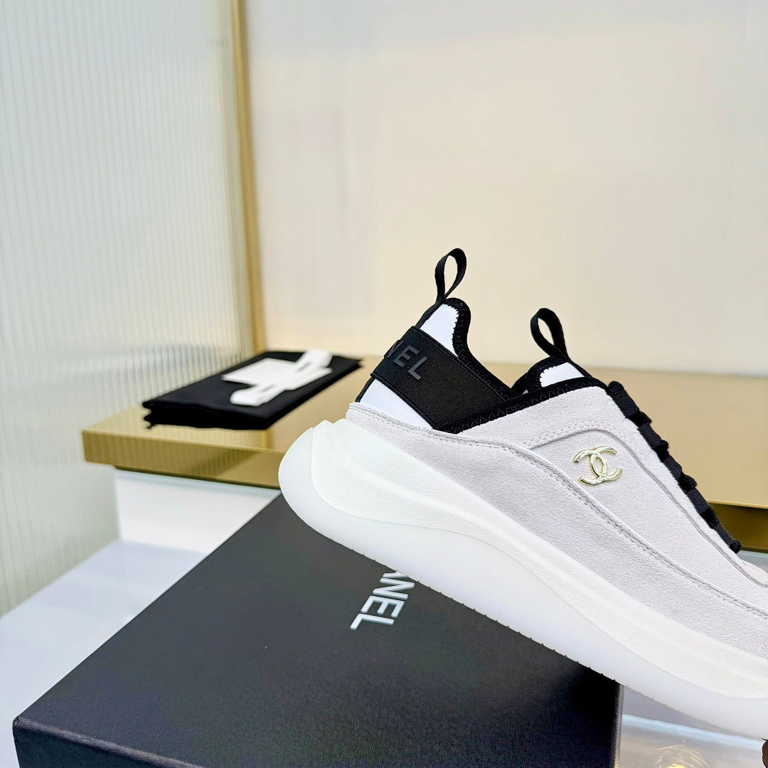 CC 26s Casual Sneakers Cream Suede 928043