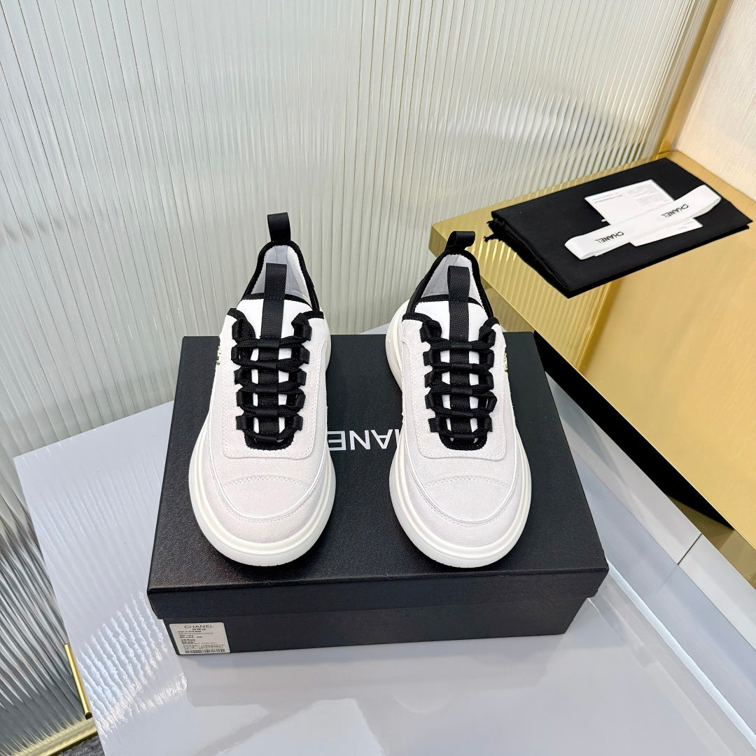 CC 26s Casual Sneakers Cream Suede 928043