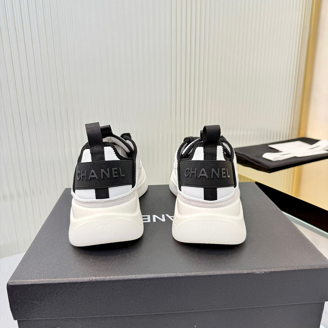 CC 26s Casual Sneakers Cream Suede 928043