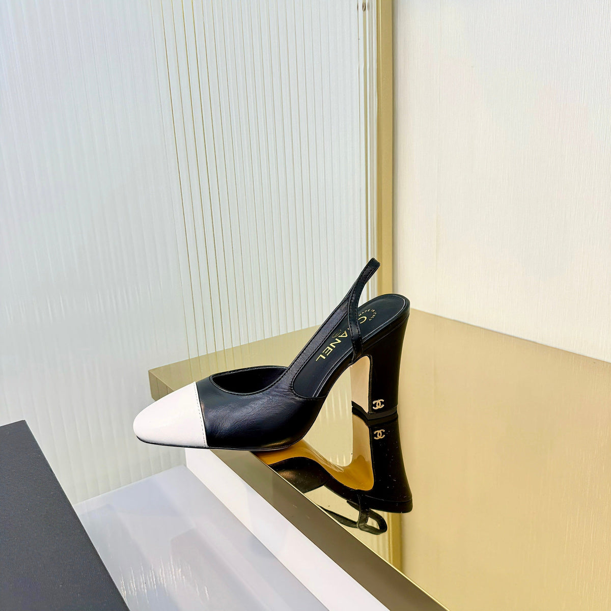 CC 26 Slingback High Heel 9cm White Black Lambskin 714015