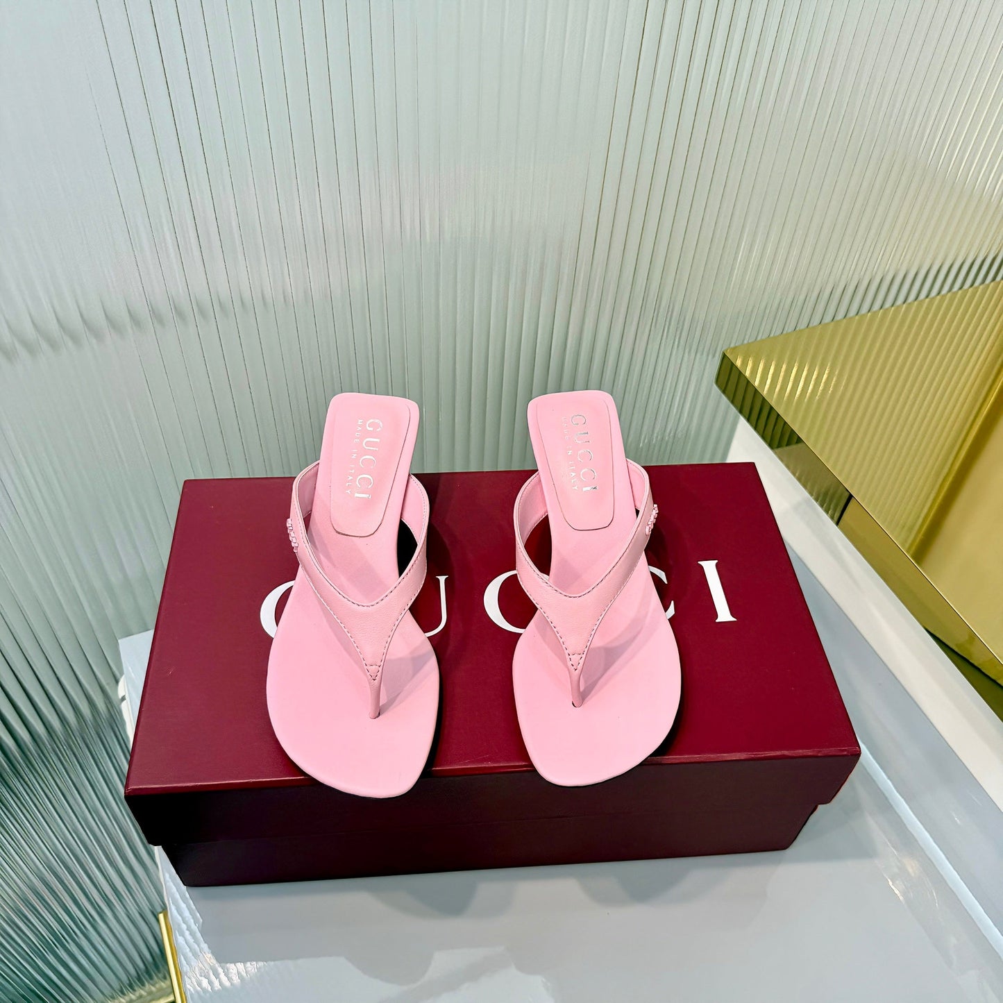 GG Vittoria Thong Sandals Light Pink Leather 714888