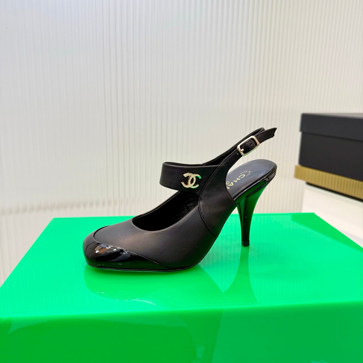 CC 26s Slingback 8.5cm Black Lambskin Patent Leather 924361