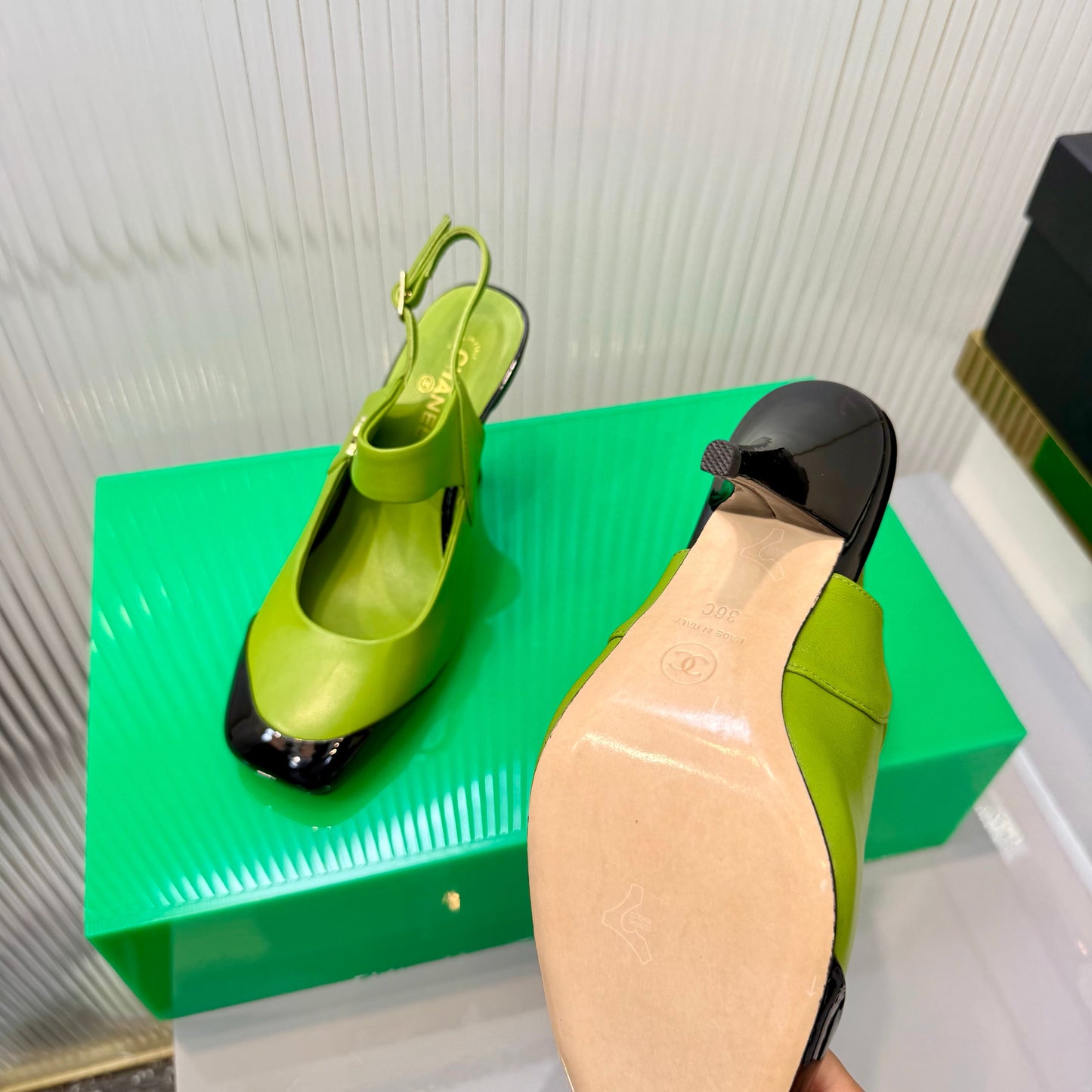 CC 26s Slingback 8.5cm Black Green Lambskin Patent Leather 924362