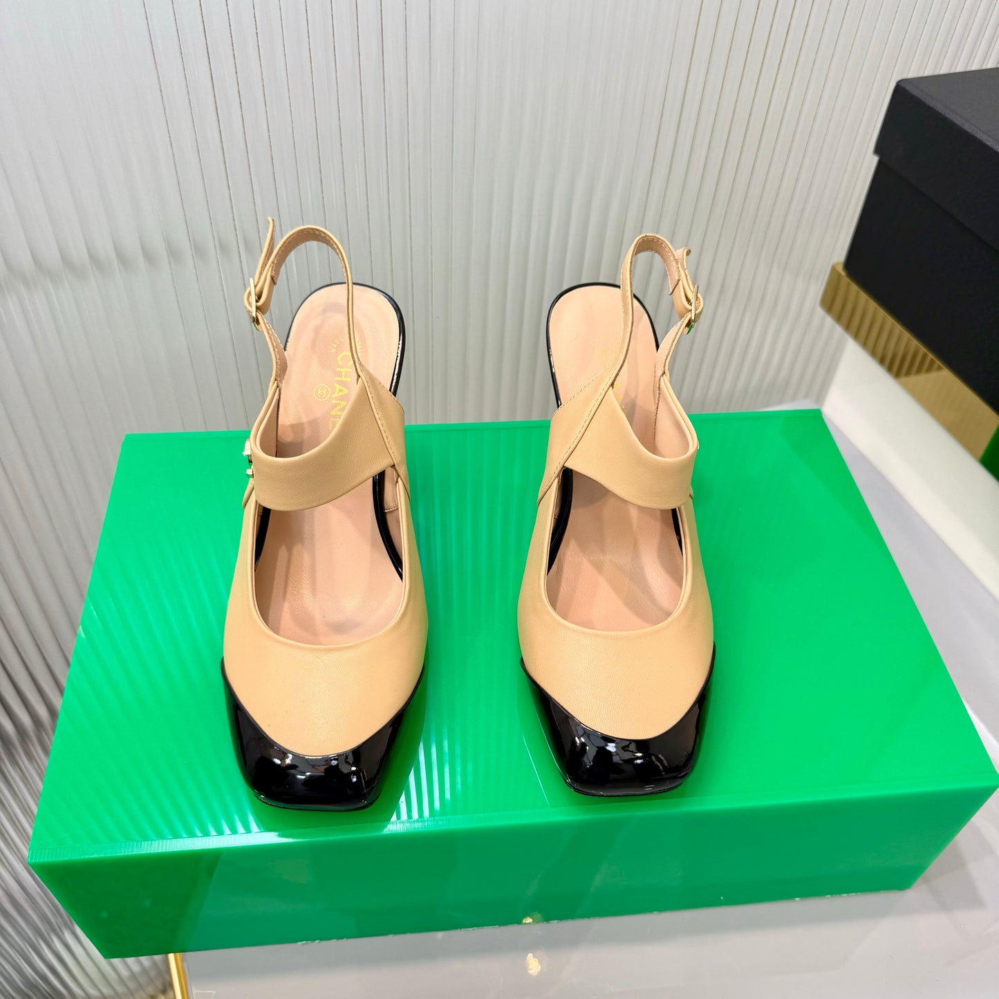 CC 26s Slingback 8.5cm Black Beige Lambskin Patent Leather 924364