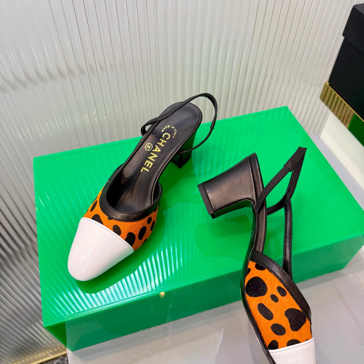 CC Slingback 6.5cm White Orange Leopard-Print Leather 923844