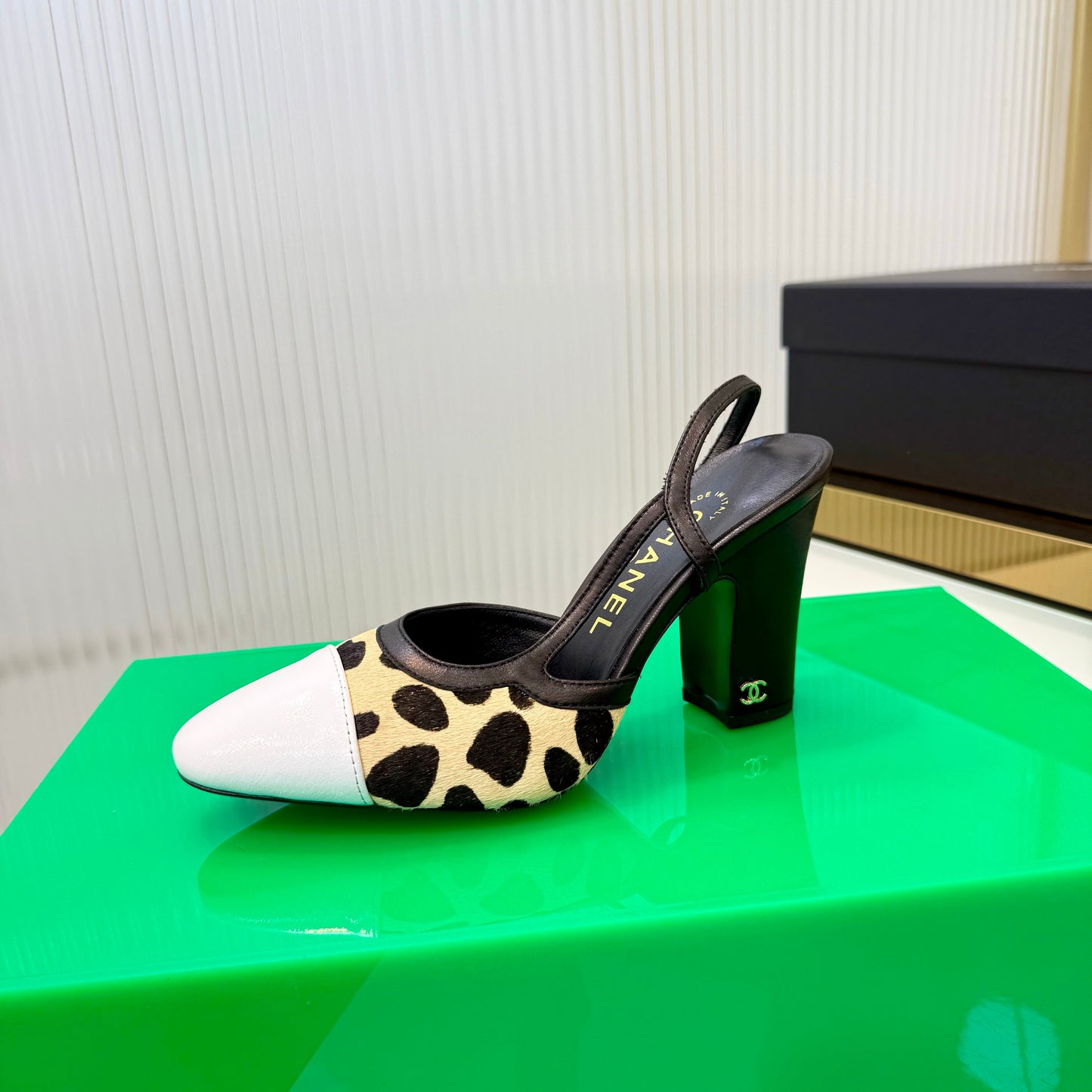 CC Slingback 9cm White Beige Leopard-Print Leather 923846