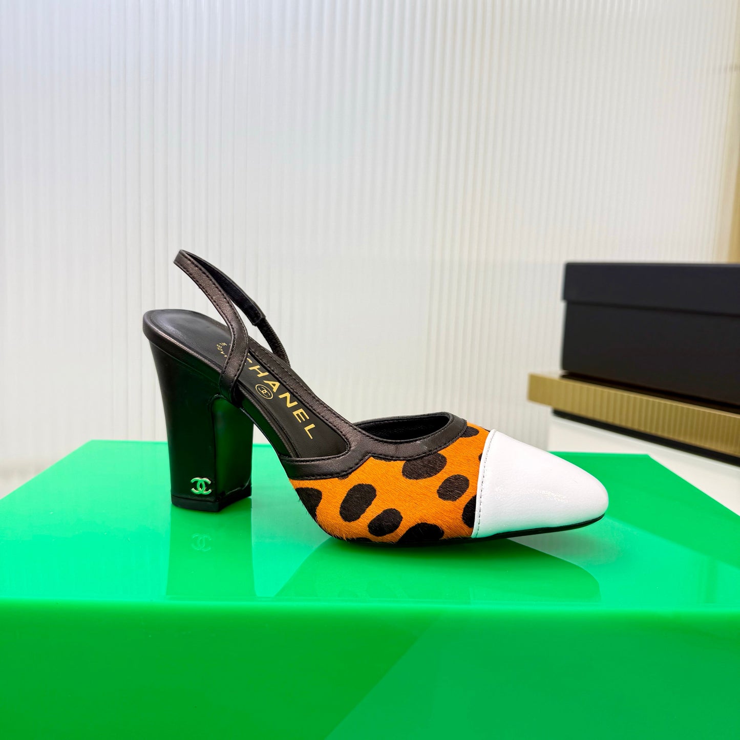CC Slingback 9cm White Orange Leopard-Print Leather 923850