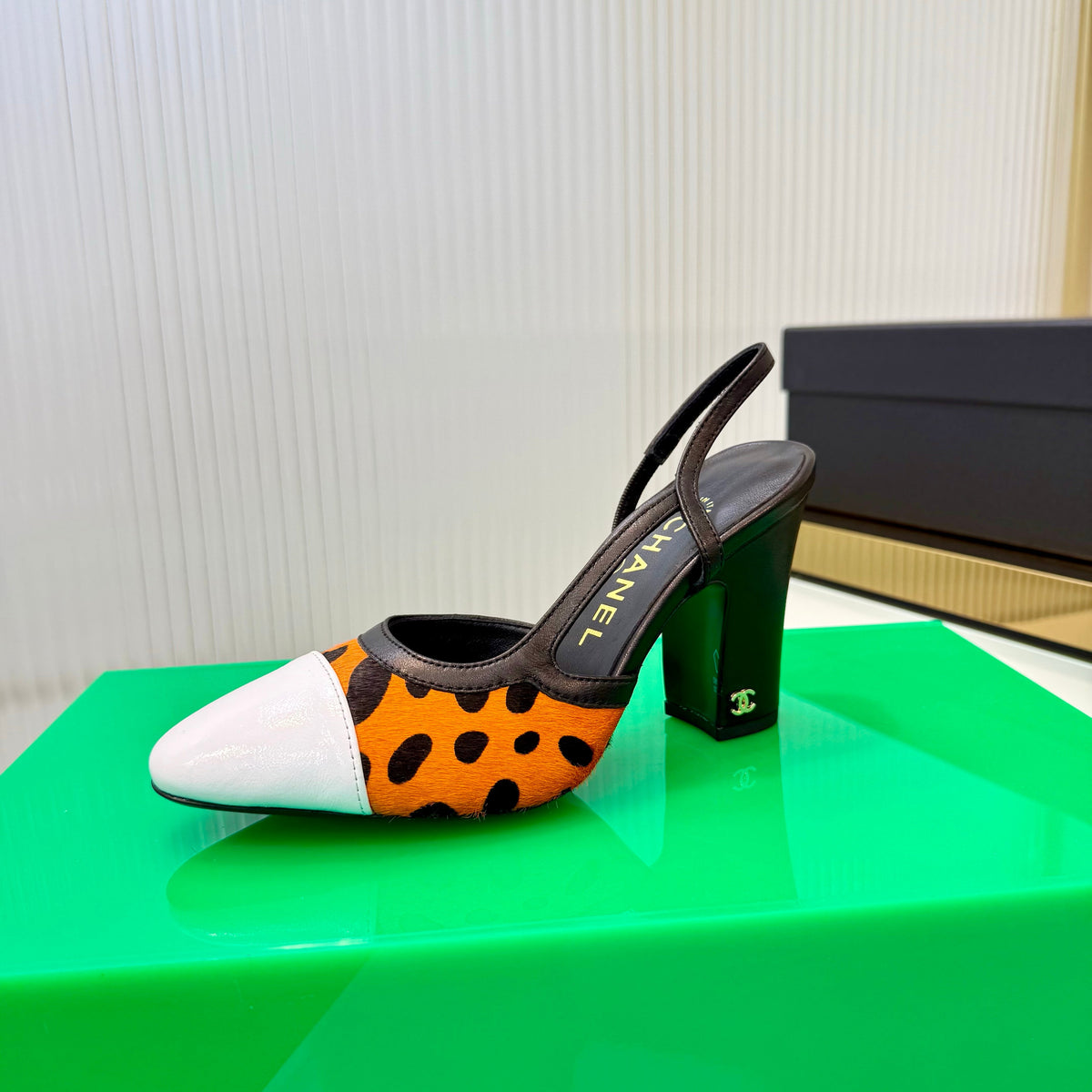 CC Slingback 9cm White Orange Leopard-Print Leather 923850