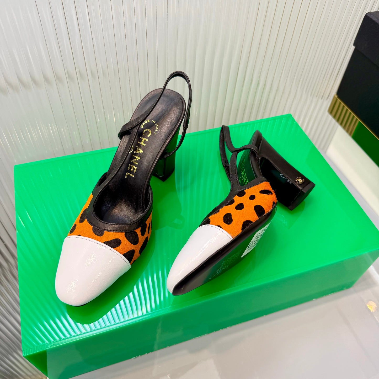 CC Slingback 9cm White Orange Leopard-Print Leather 923850