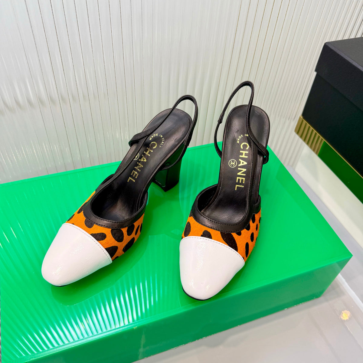 CC Slingback 9cm White Orange Leopard-Print Leather 923850