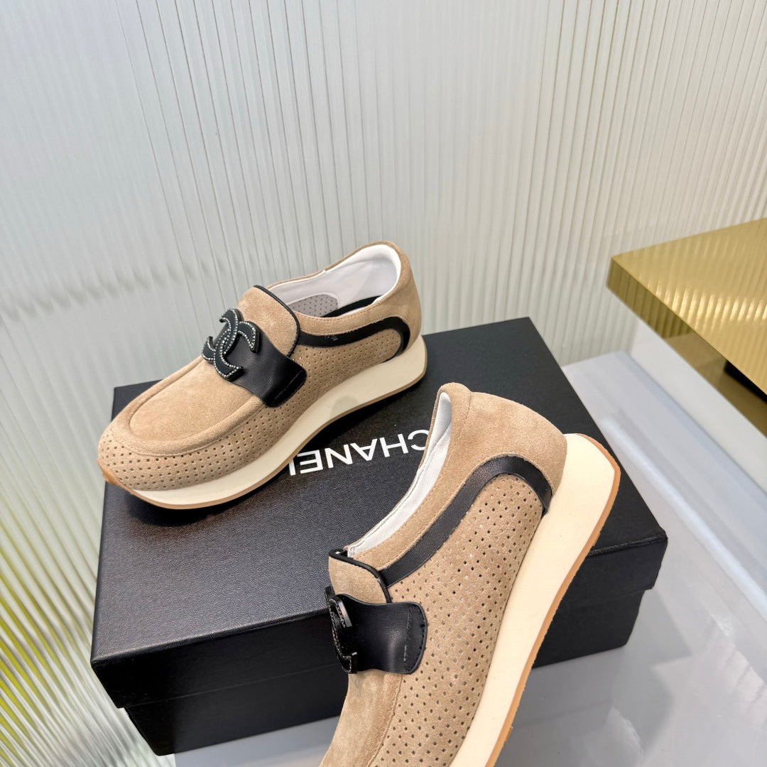 CC 26s Casual Sneakers Beige Suede 927080