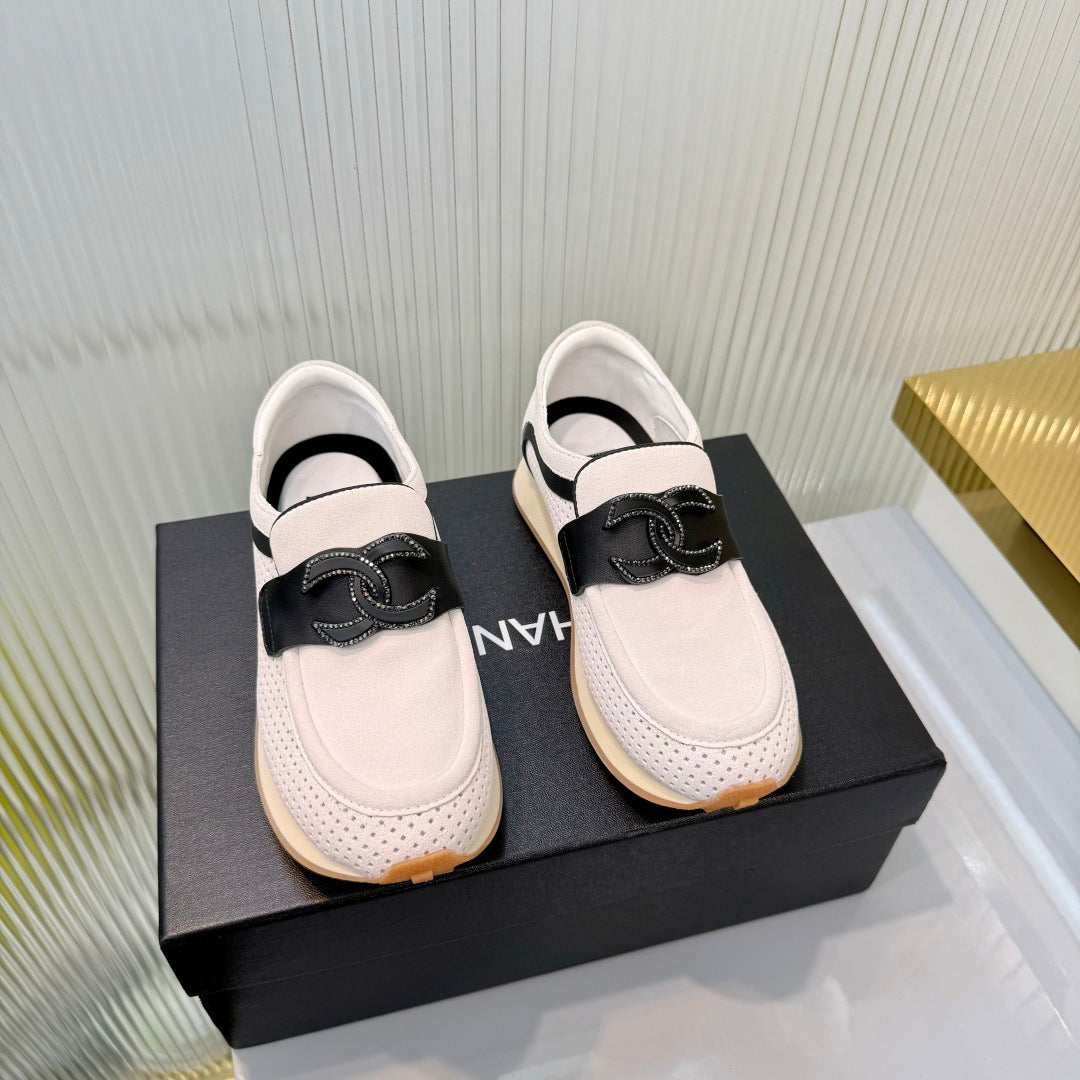 CC 26s Casual Sneakers Cream Suede 927082