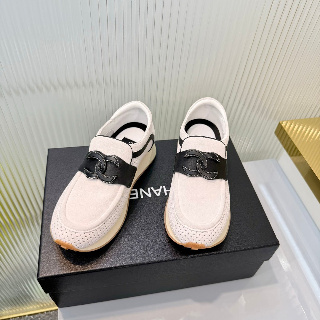 CC 26s Casual Sneakers Cream Suede 927082