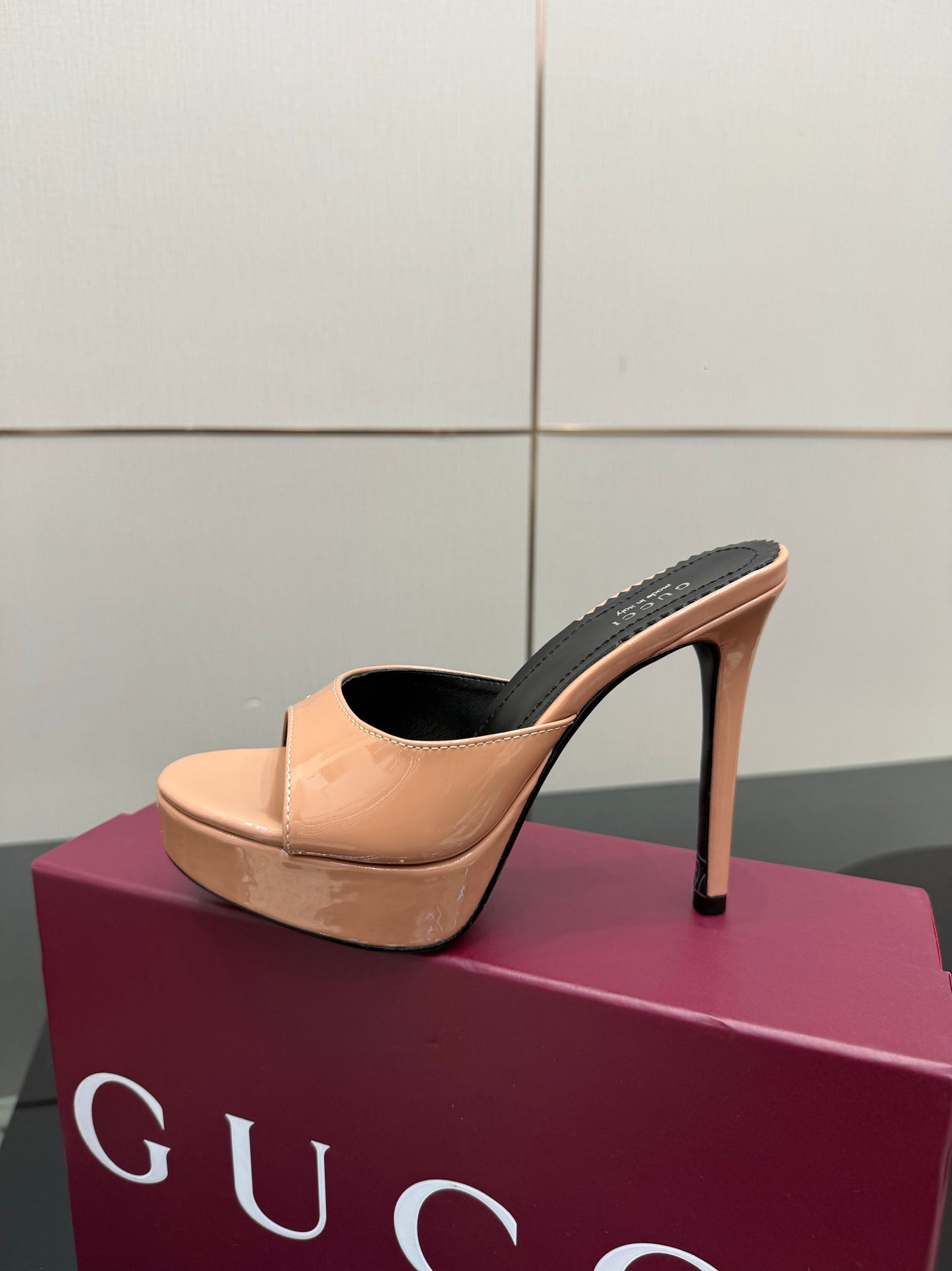 GG 26s Sandal 12cm Beige Patent Leather 828217