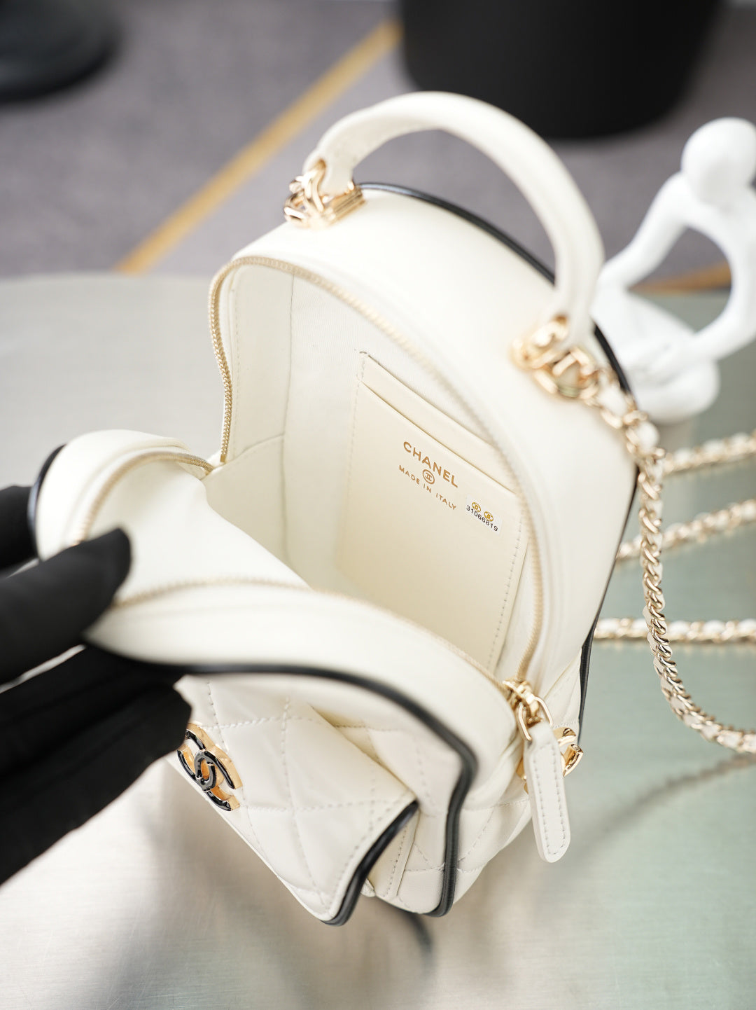 CC 𝑨𝑷𝟑𝟕𝟓𝟑 Mini Backpack White Lambskin