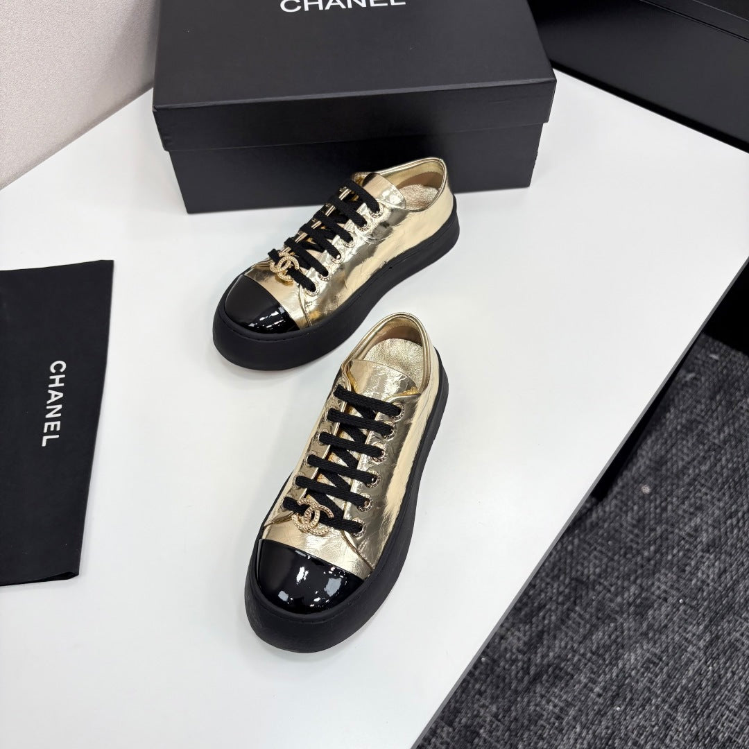 CC25 Lace-up Sneakers Gold Metallic Cowhide And Black Patent Leather 352500