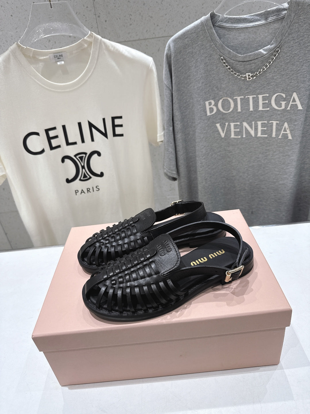 Miumiu 26ss Flat Sandals Black Woven Cowhide 713123