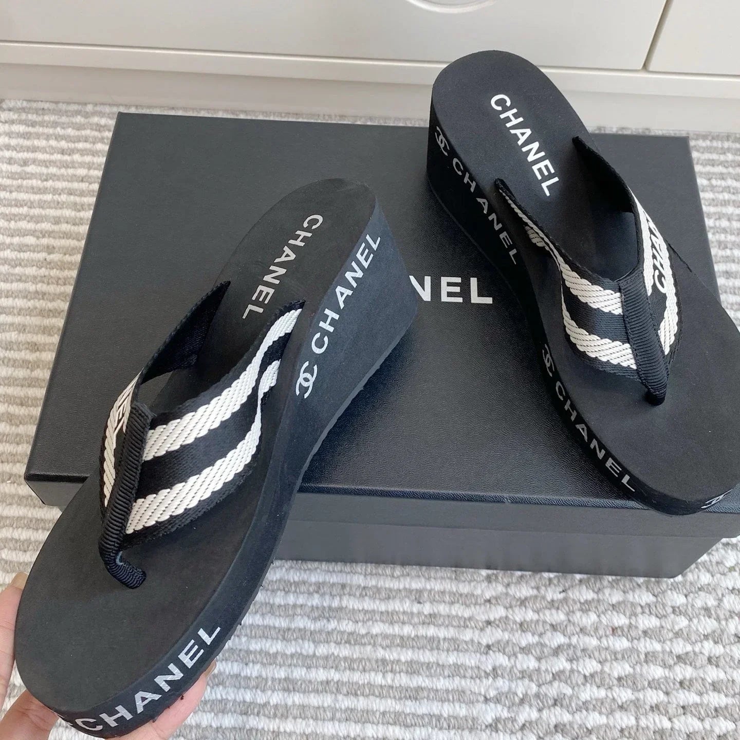 CC 26s Thong Sandals 65 Black White Rubber Leather 647677