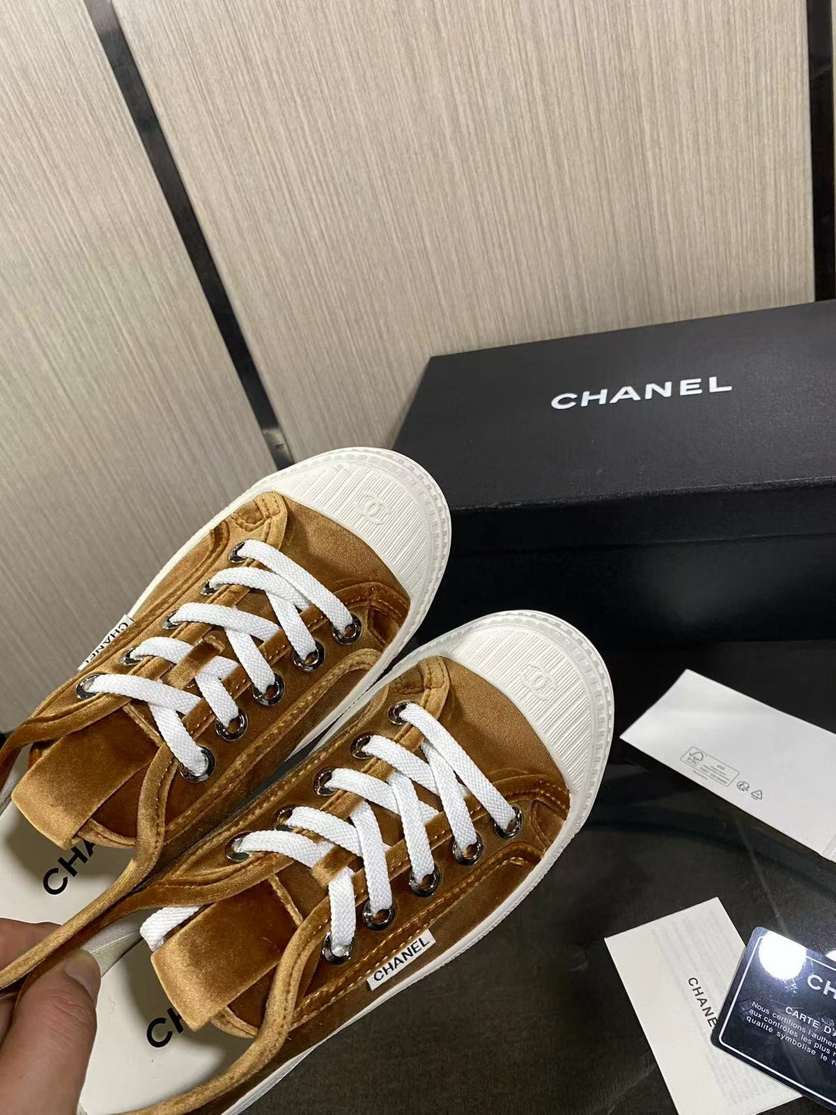 CC 26s Sneaker Light Brown Velvet 799312