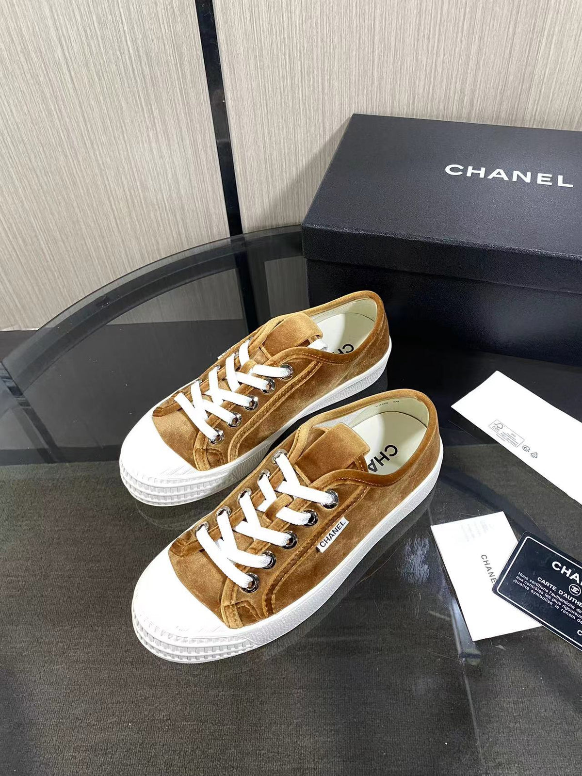 CC 26s Sneaker Light Brown Velvet 799312