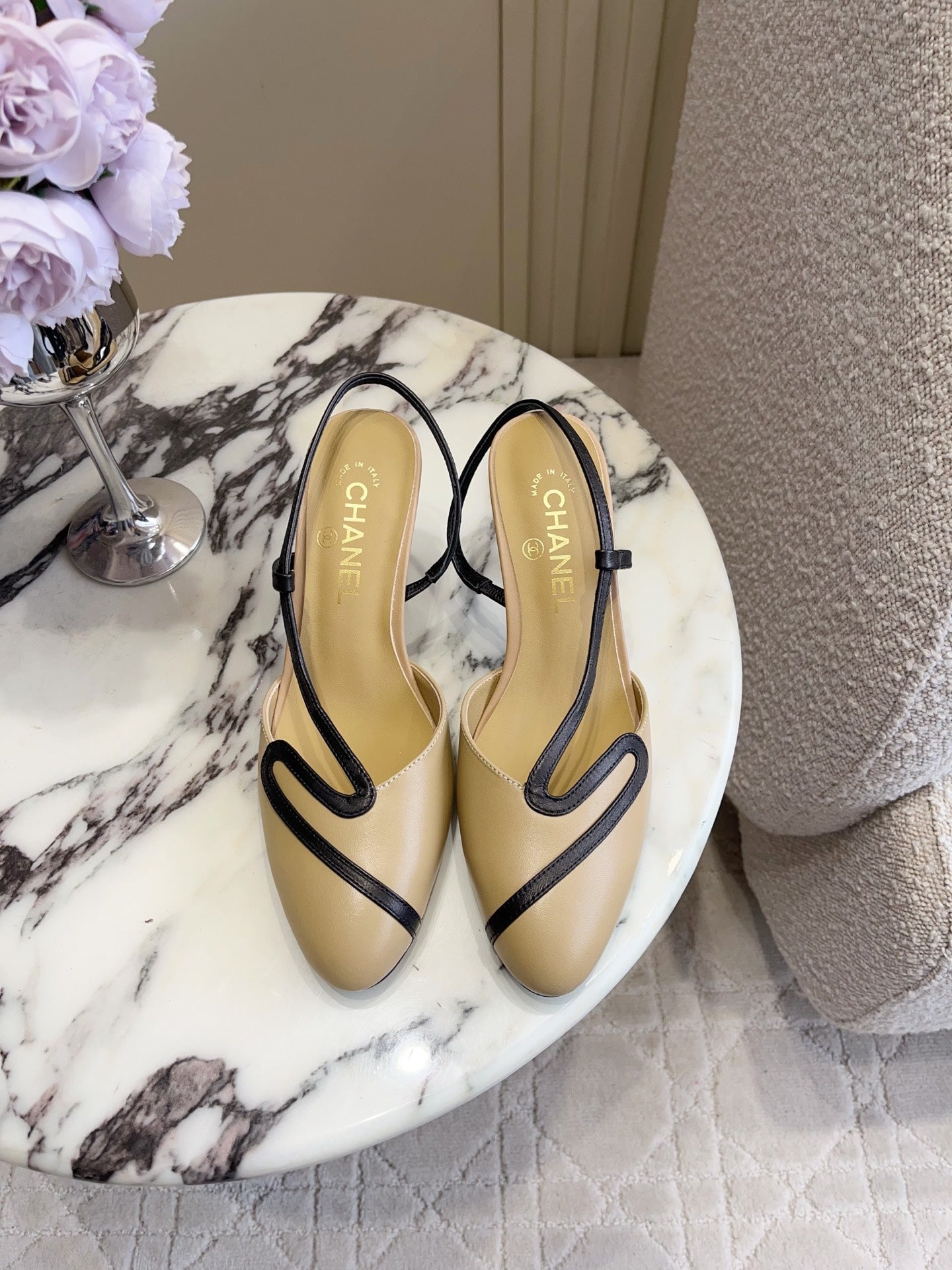 CC Métiers d’art 2026 Slingback 7.5cm Beige Black Lambskin 808101