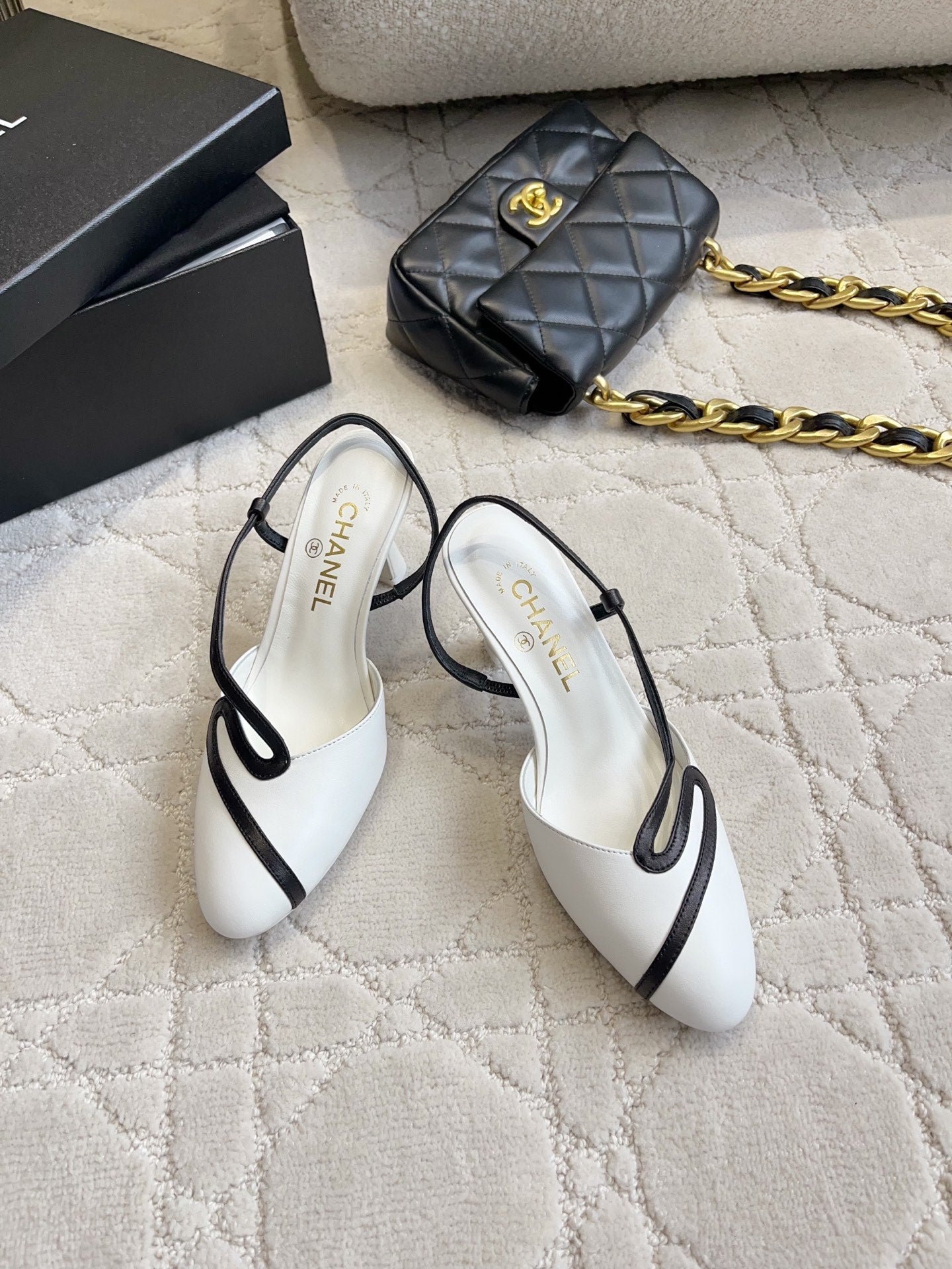 CC Métiers d’art 2026 Slingback 7.5cm White Black Lambskin 808102