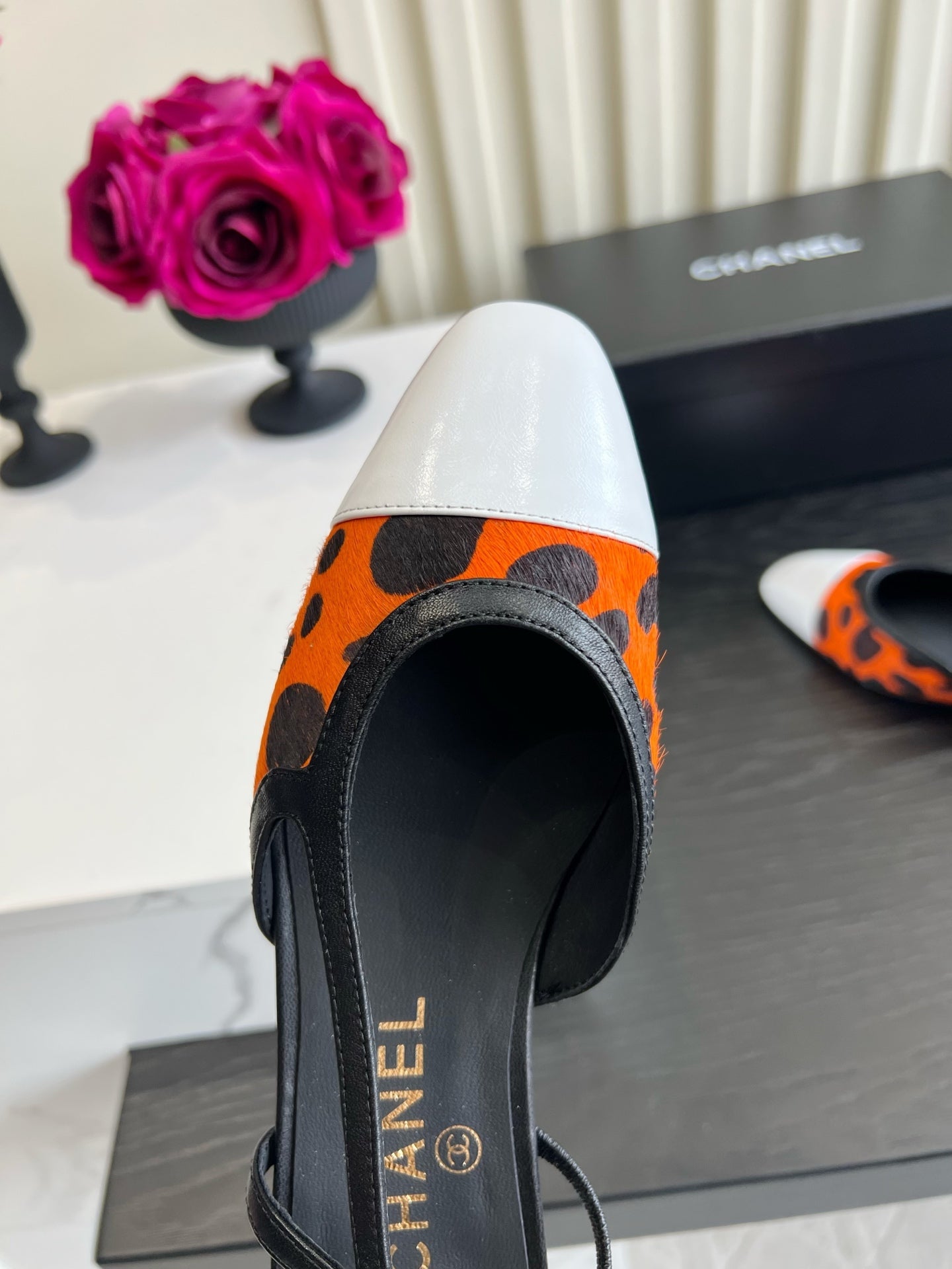 CC 26s Slingback Black Orange Horsehair 850773