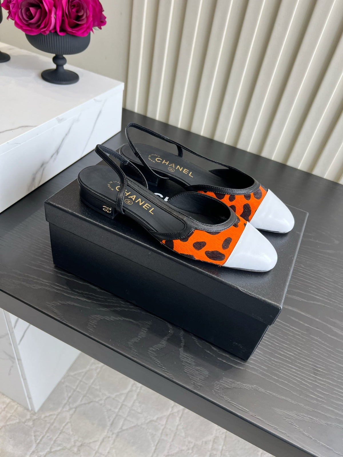 CC 26s Slingback Black Orange Horsehair 850773