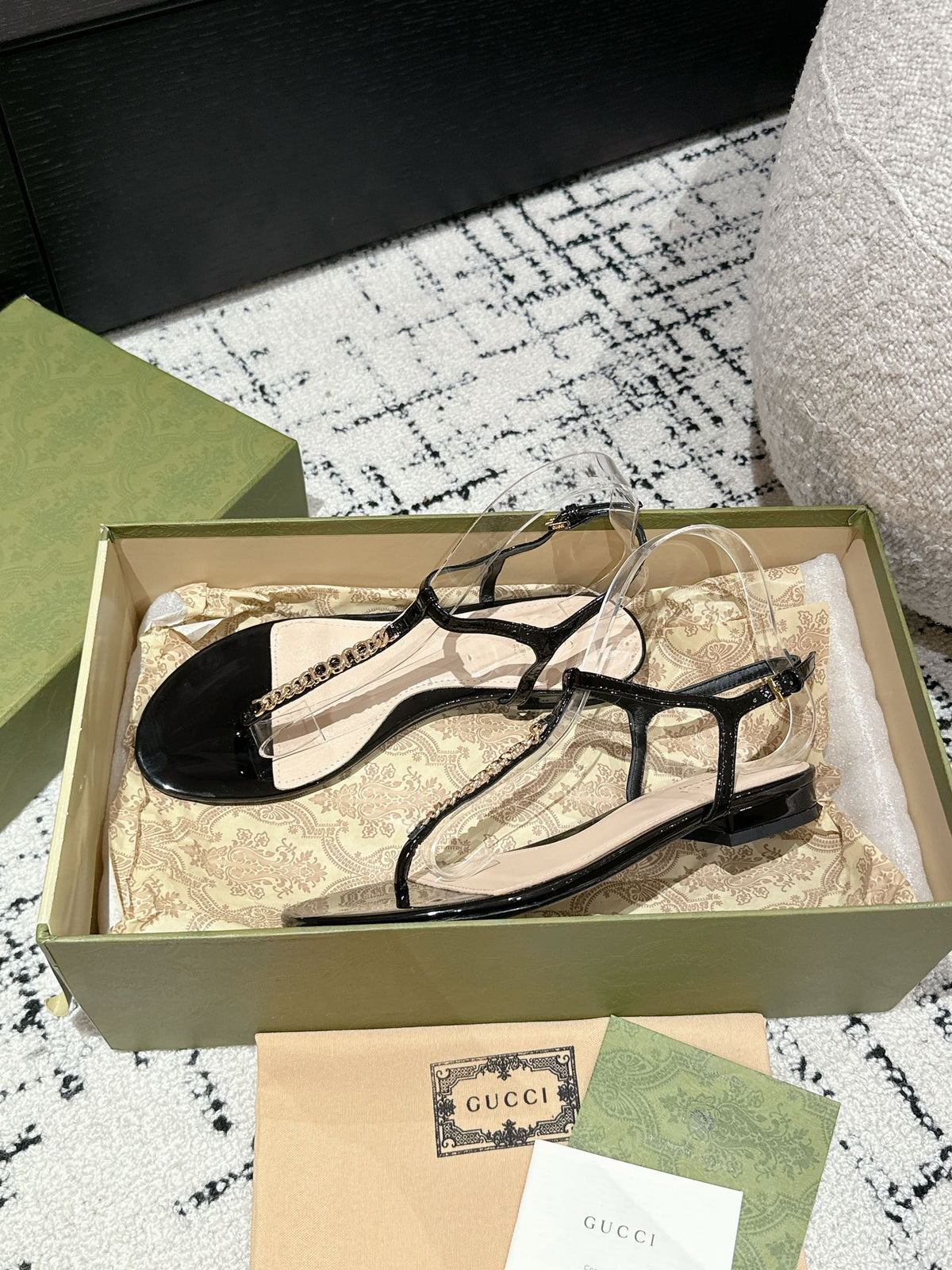 THONG SANDAL IN BLACK CALFSKIN