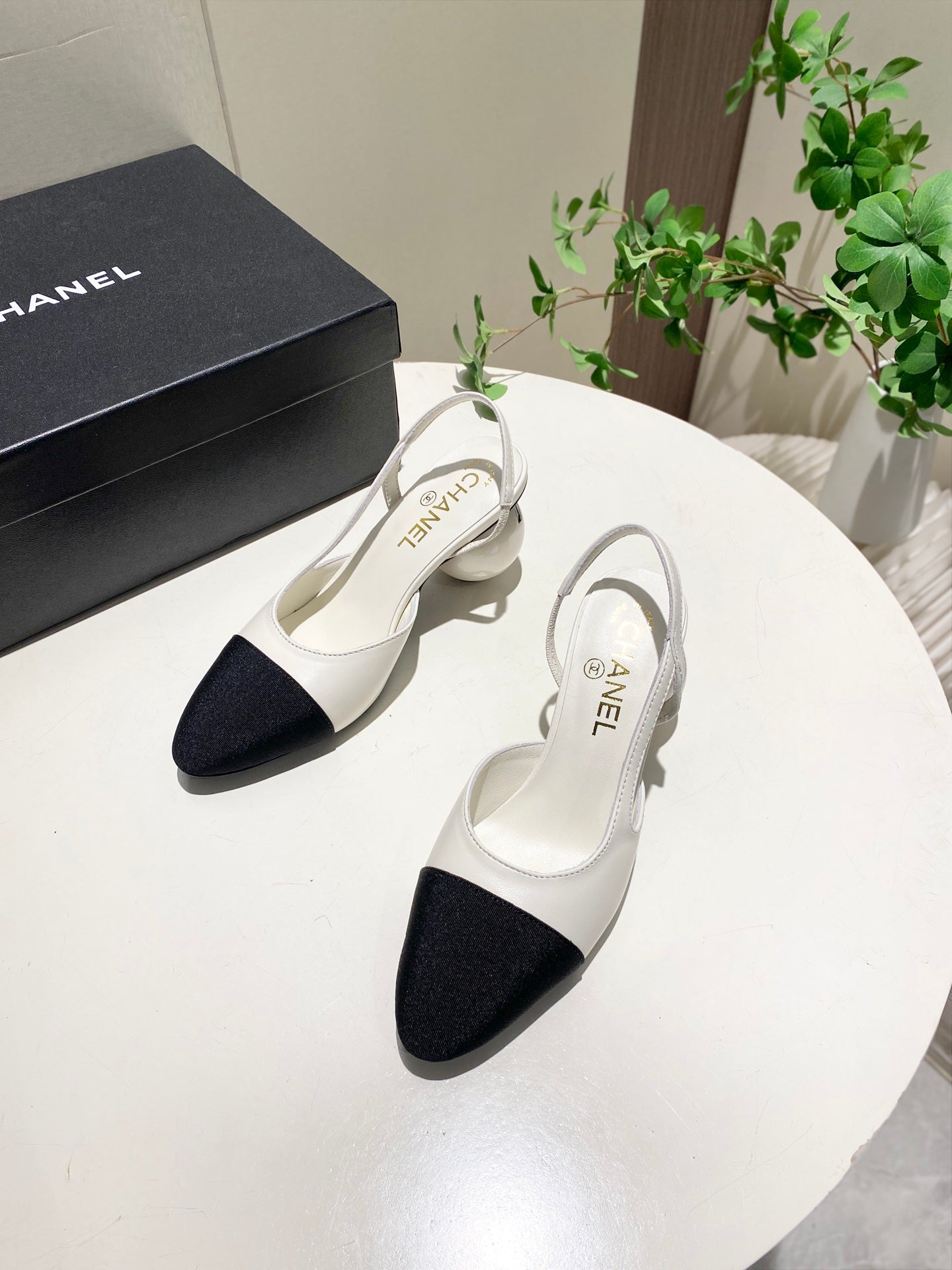 CC 26P Slingback Pearl-Shaped Heel 7cm Black White Leather 767269